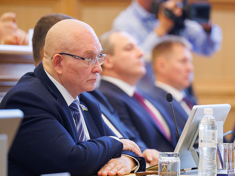Прокомментировал законопроект.