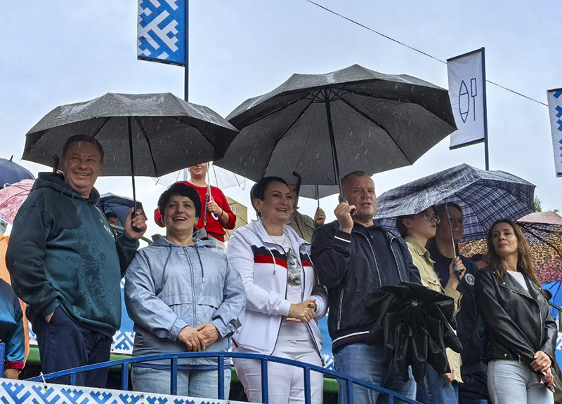 Открытые соревнования по гребле на обласах.