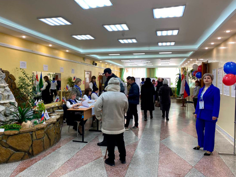 За ходом голосования в Югре следят более 1700 общественных наблюдателей. За ходом голосования в Югре следят более 1700 общественных наблюдателей.