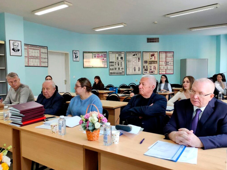 Готовим специалистов дома. Готовим специалистов дома.