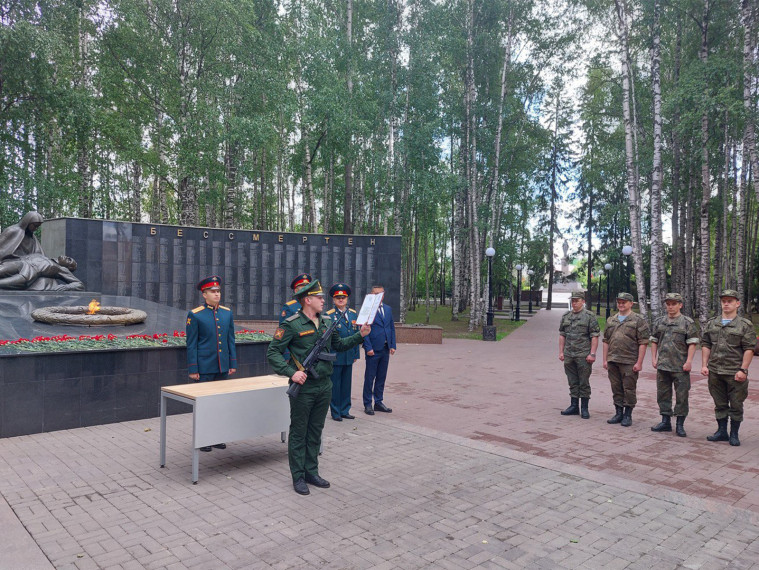 Приняли присягу. Приняли присягу.